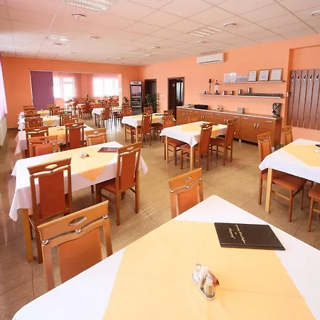 招待所 那罗兹库膳食公寓酒店 斯里亚克
